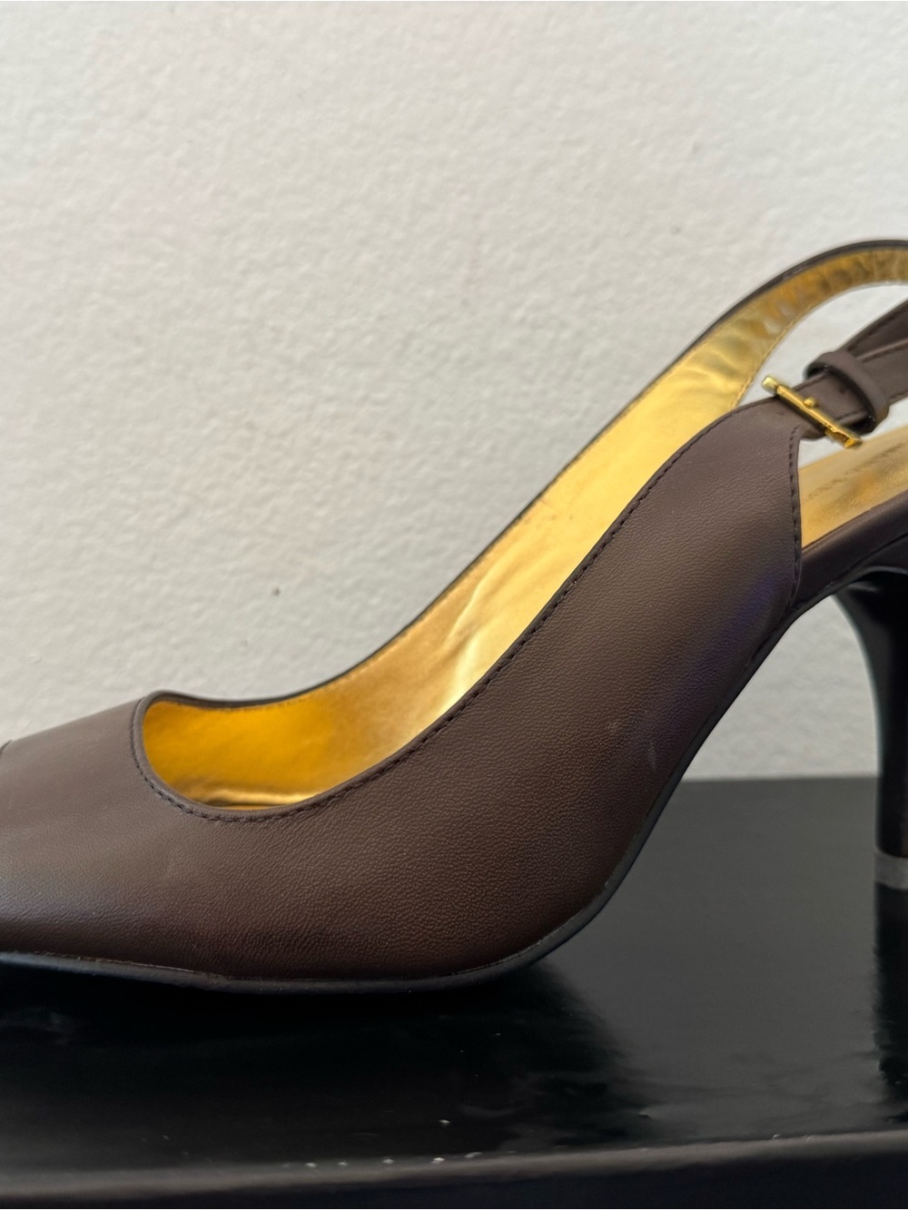 Banana republic Women's Brown Slingback Heel - Classic Leather Dress Pump size 9